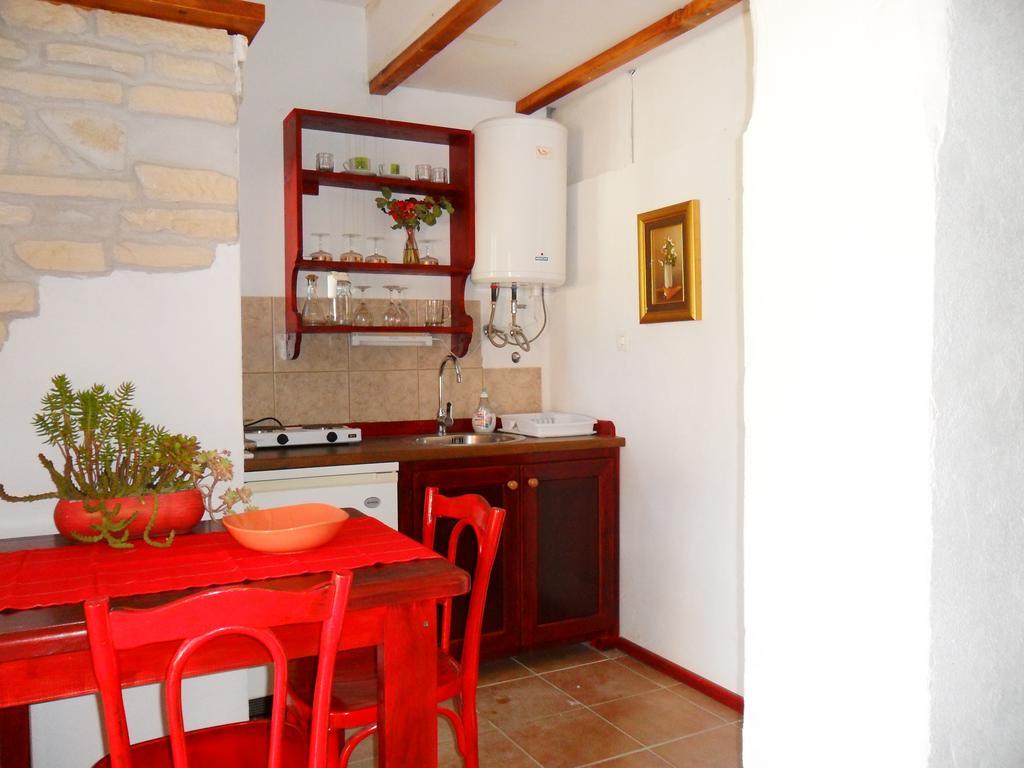 Apartments Picasso Komiža Rum bild