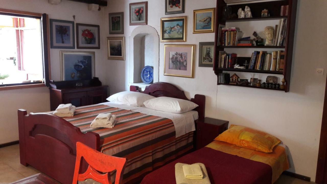 Apartments Picasso Komiža Exteriör bild