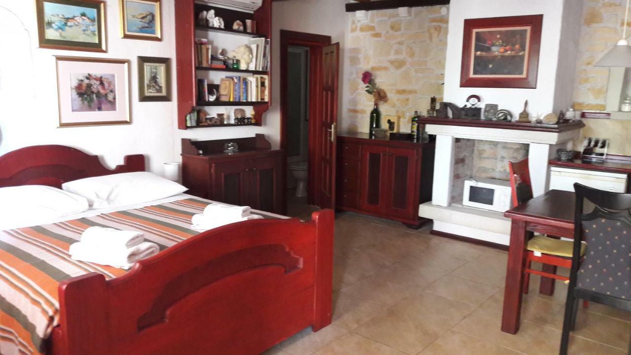 Apartments Picasso Komiža Exteriör bild