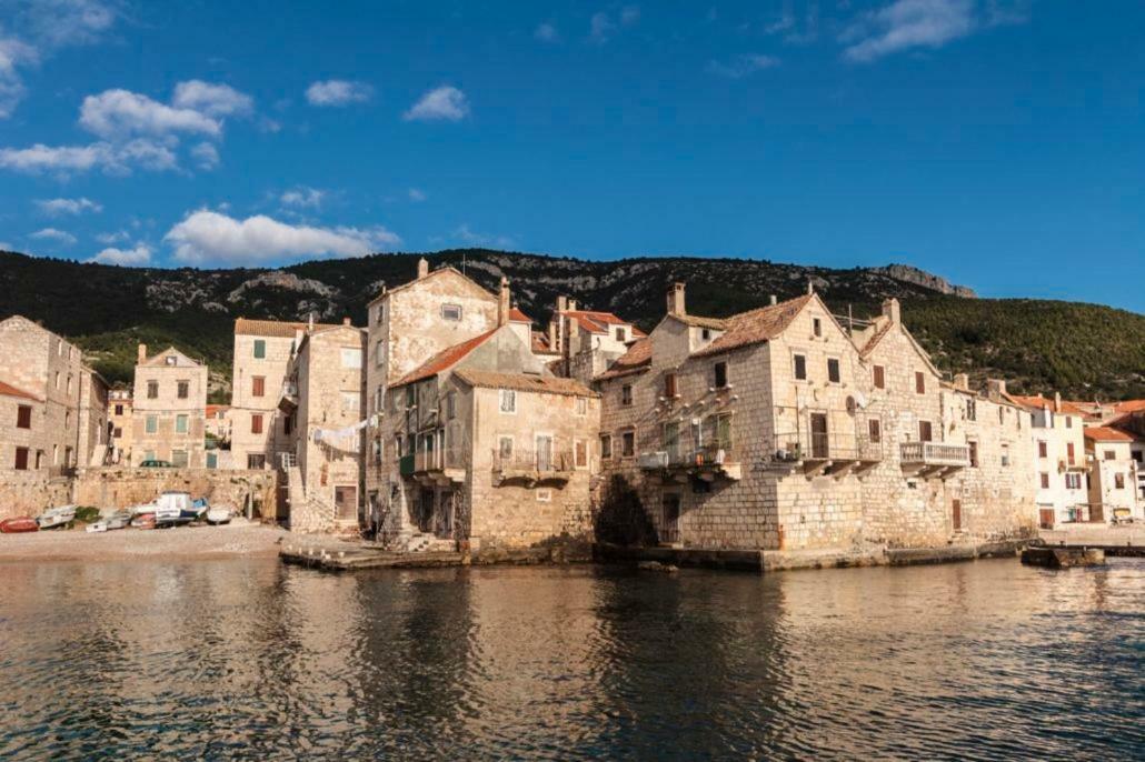 Apartments Picasso Komiža Exteriör bild